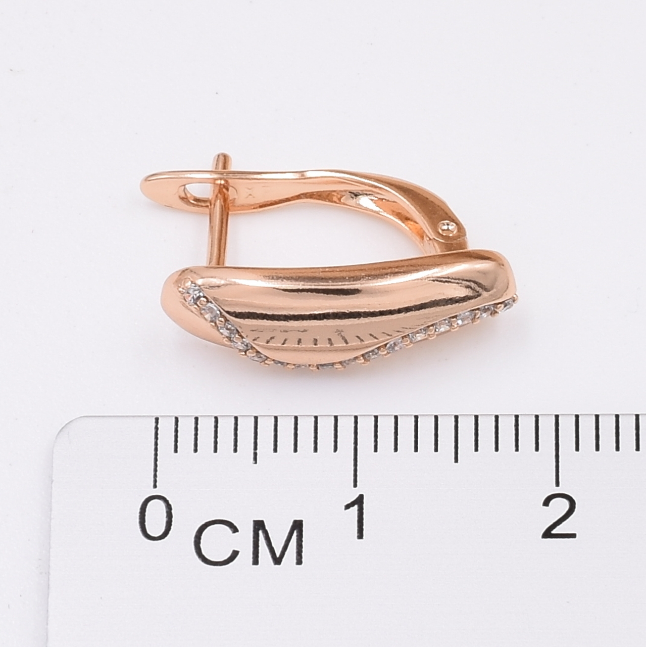 

Серьги Xuping 31231 размер 18х6 мм белые фианиты вес 2.5 г позолота 18К