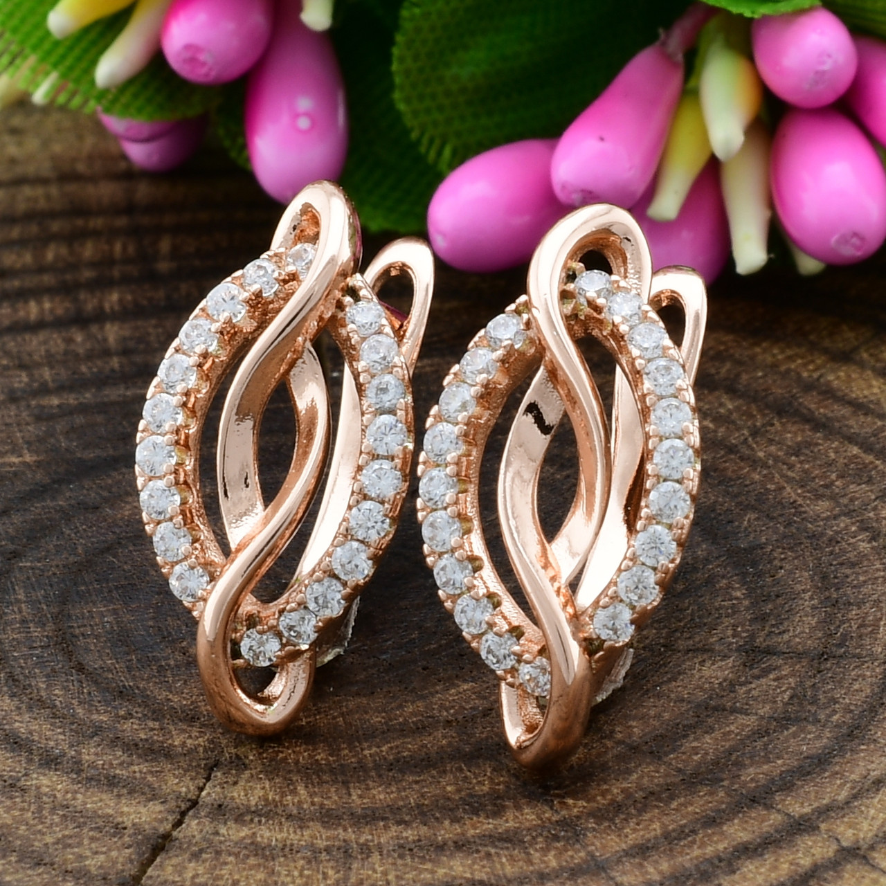 

Серьги Xuping 26076 размер 20х10 мм вес 3.2 г белые фианиты позолота РО