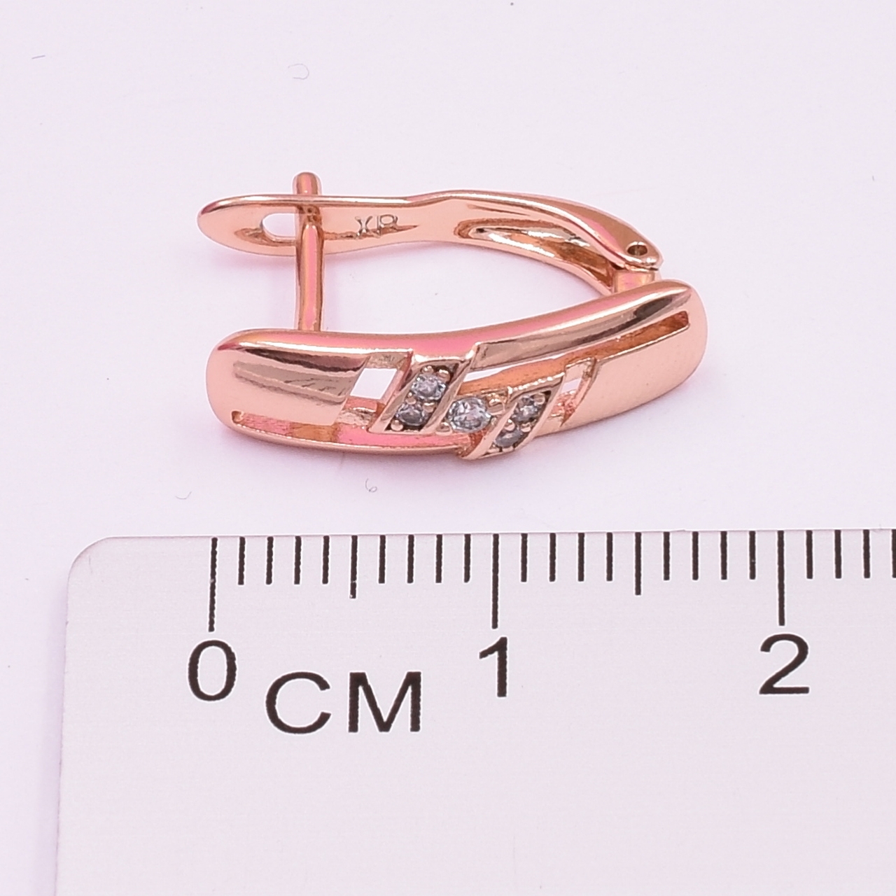

Серьги Xuping 30457 размер 18х5 мм вес 2.2 г белые фианиты позолота РО
