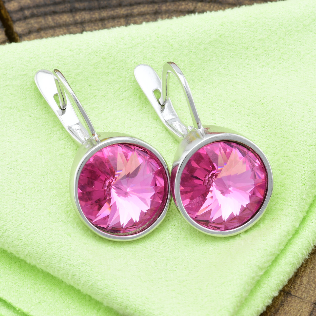

Серьги Xuping с кристаллами Swarovski 21021 размер 25х14 мм цвет розовый позолота Белое Золото