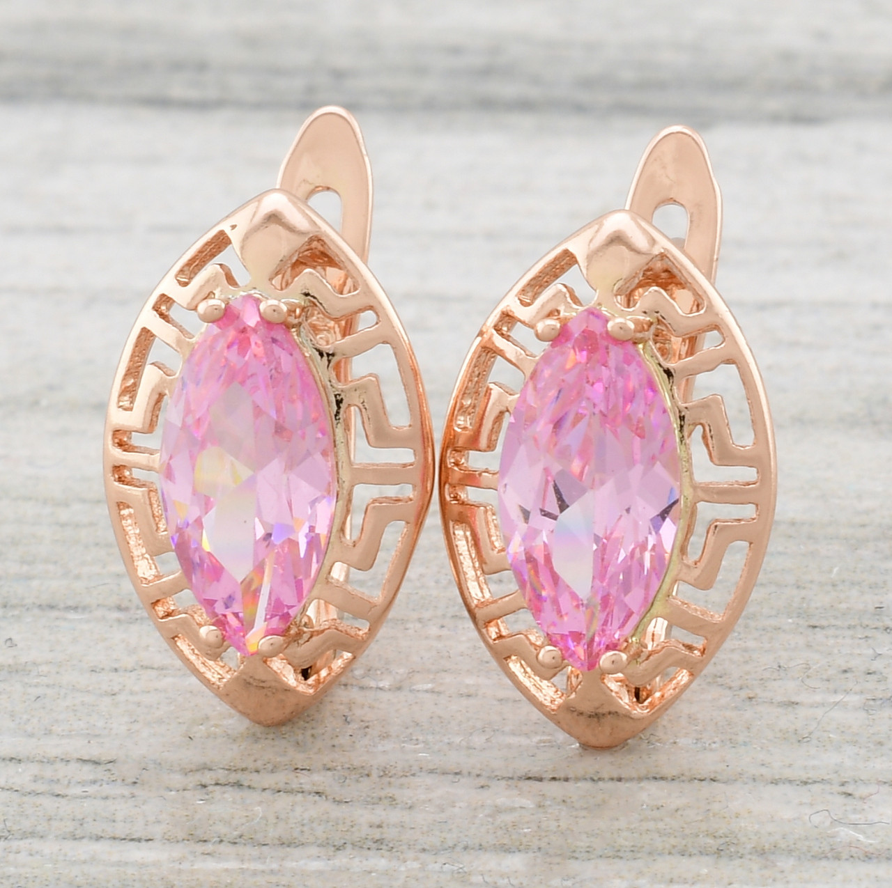

Серьги Xuping 24037 размер 15х19 мм розовые фианиты вес 2.6 г позолота РО