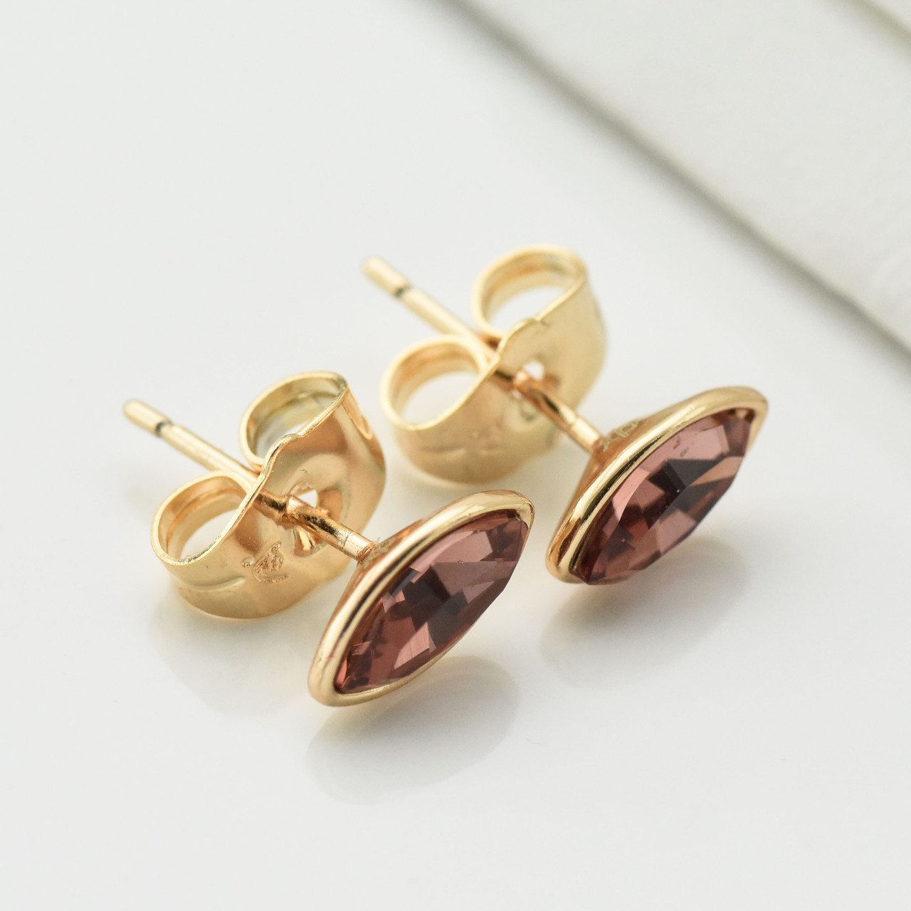 

Серьги Xuping с кристаллами Swarovski 21085 размер 9х5 мм цвет коричневый вес 1.3 г позолота 18К