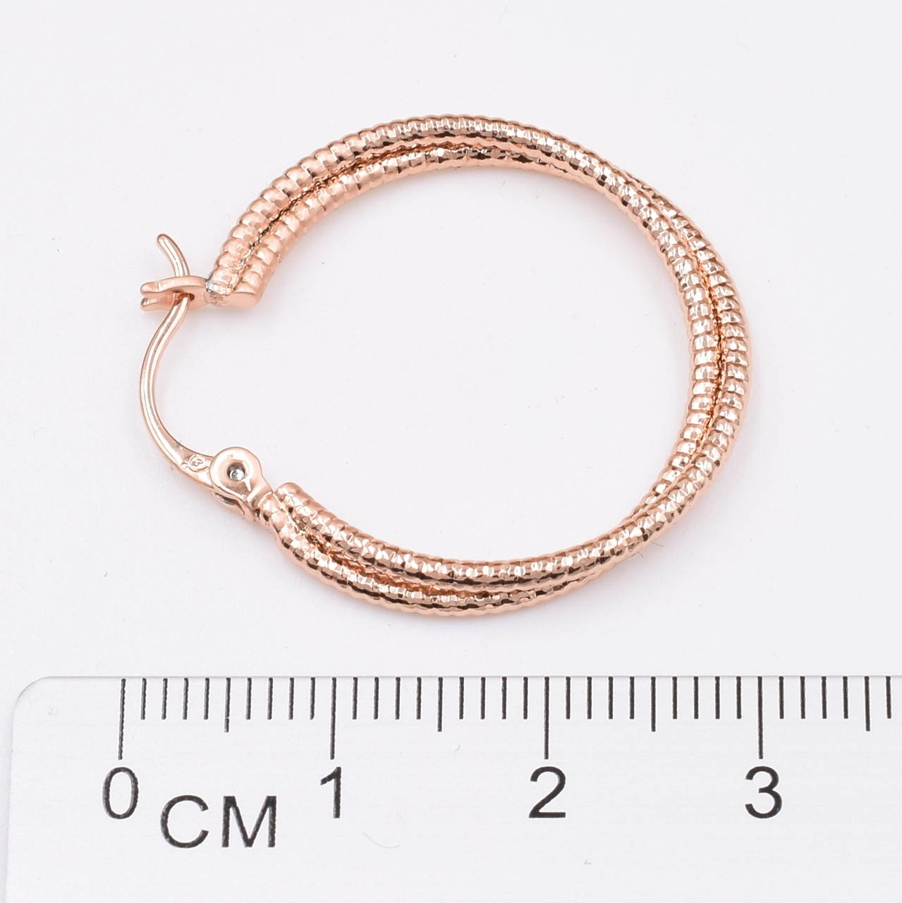 

Серьги кольца Xuping 31285 размер 30х3 мм вес 4.1 г позолота РО