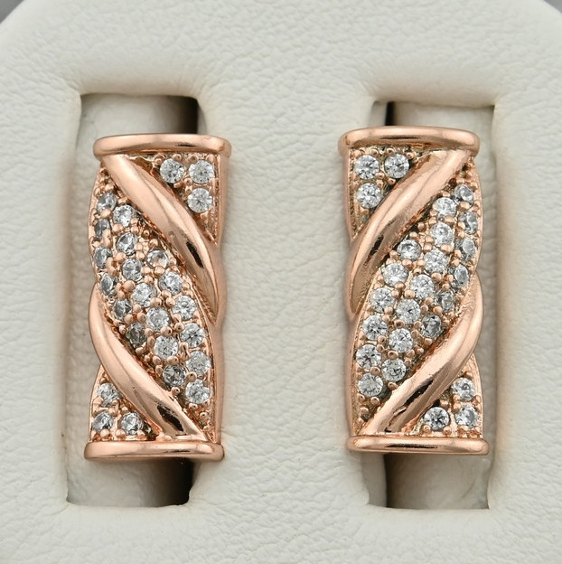 

Серьги Xuping 28058 размер 16х8 мм белые фианиты вес 2.4 г позолота РО