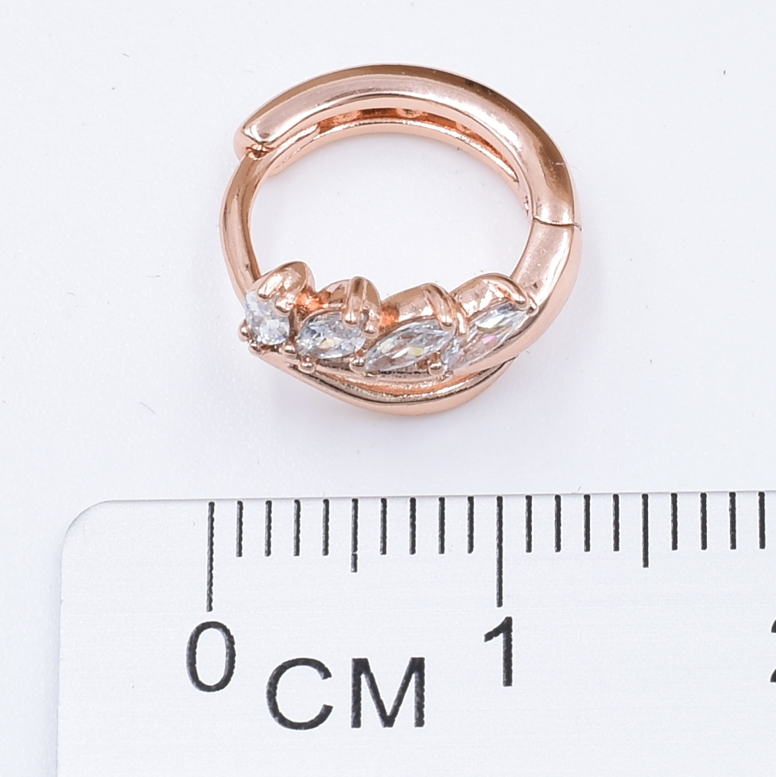 

Серьги Xuping 31042 размер 11х7 мм вес 2.3 г белые фианиты позолота РО