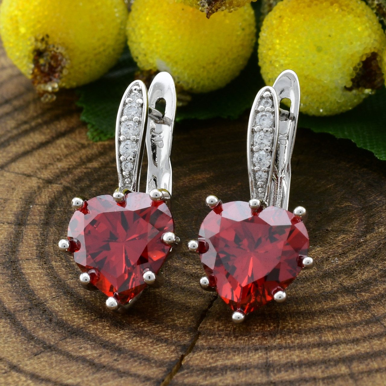 

Сережки Xuping Самоцвіти Венери 21230БЗ розмір 19х10 мм малинові фіаніти позолота Біле Золото