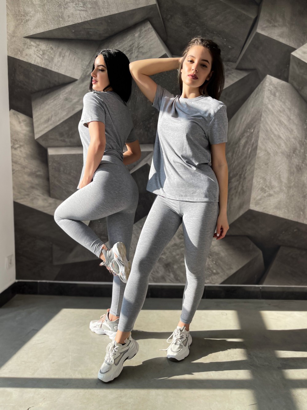 

Костюм OkStyle футболка с лосинами Кулирка XS Серый Меланж (bk1401-290/bk0901-290)
