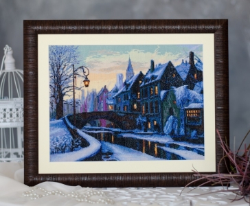 

Вышитая нитками картина (в раме) Картины Бисером Вышитая нитками картина "Вечерний город" ()