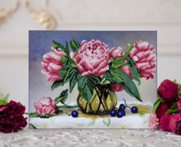 

Вышитая бисером картина на подрамнике Картины Бисером Вышитая бисером картина Натюрморт с пионами ()