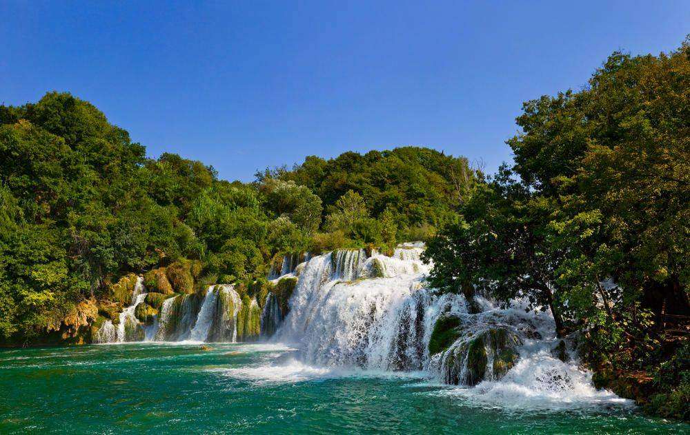 

Фотообои Walldeco Водопад в зеленом лесу №0670 Бриз