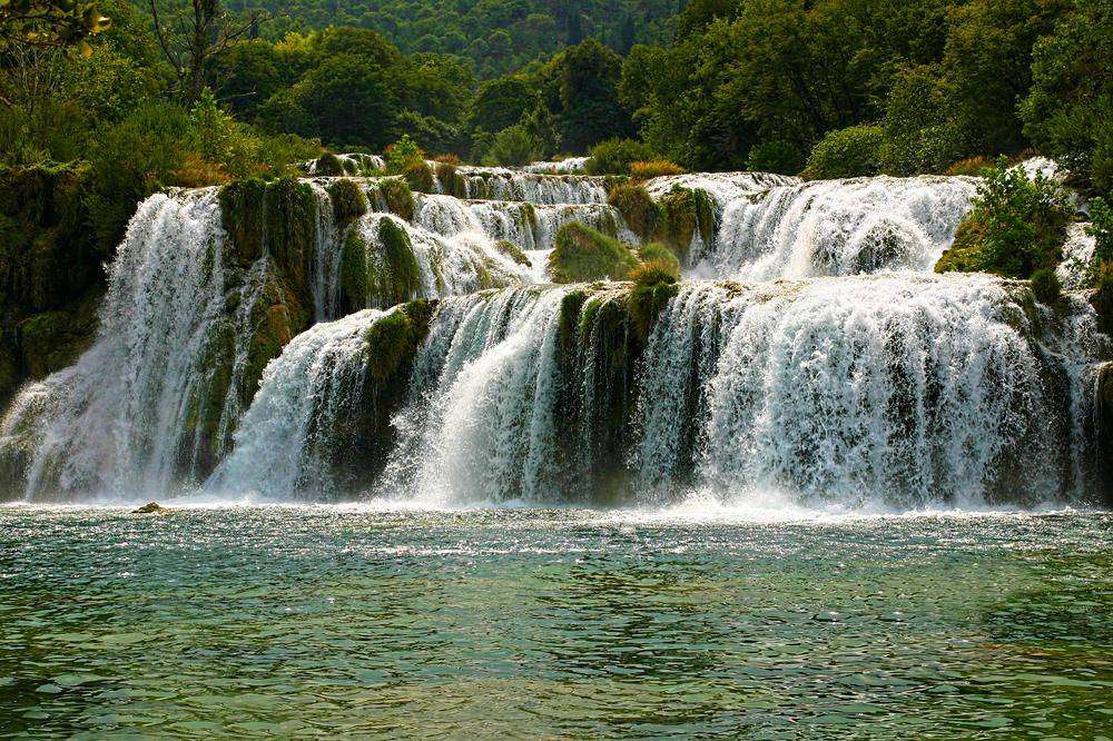 

Фотообои Walldeco Большой каскадный водопад №3667 Мелкий песок с блестками