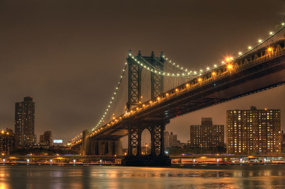 

Фотообои Walldeco Бруклинский мост ночью №14440 Мелкий песок с блестками
