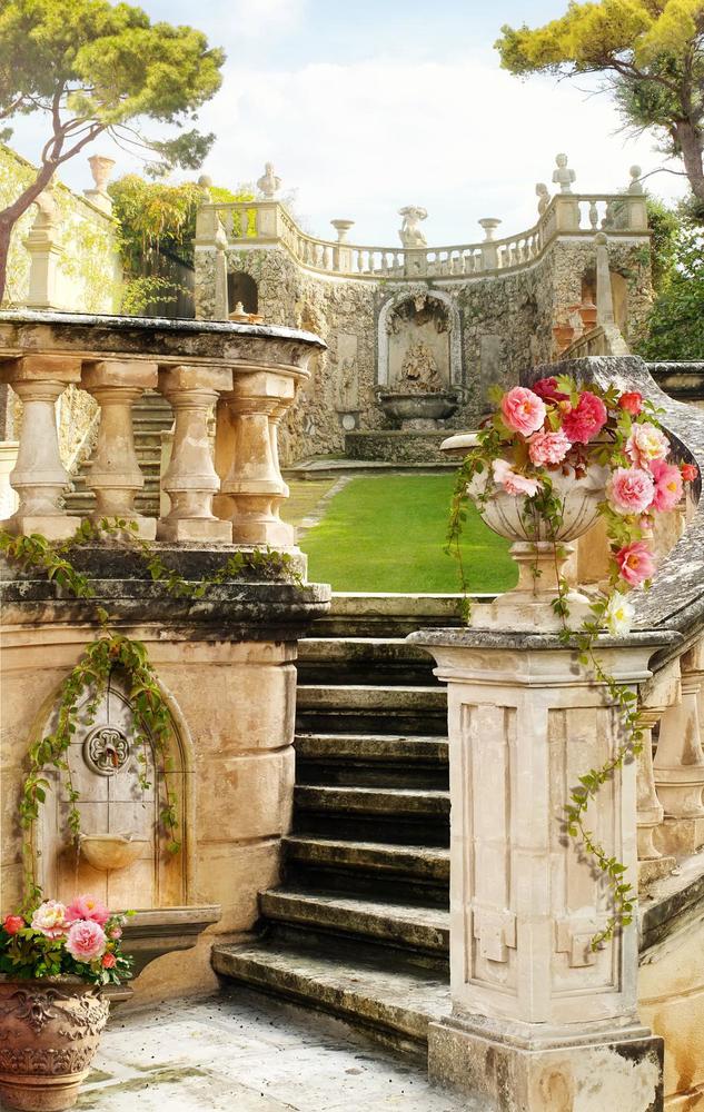 

Фотообои Walldeco Лестница в саду №32803 Гладь