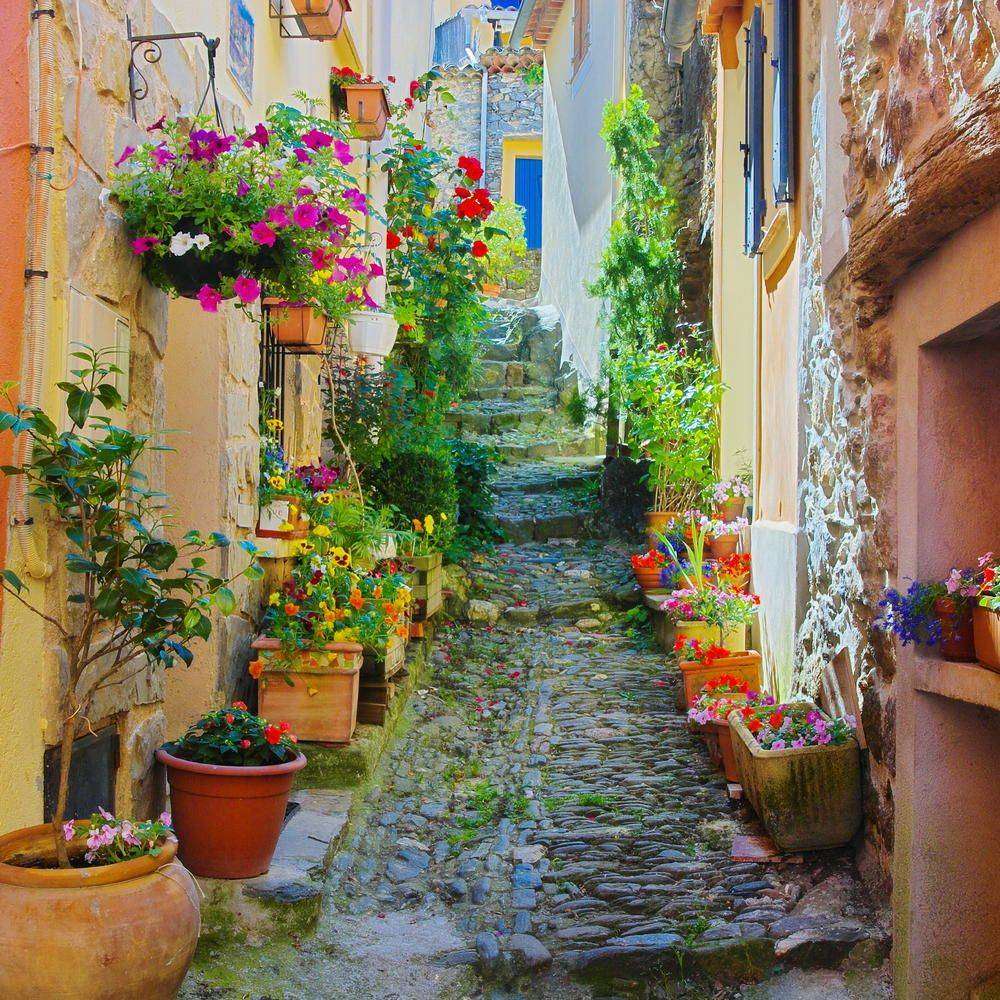 

Фотообои Walldeco Красочная и узкая улица №5330 Гладь