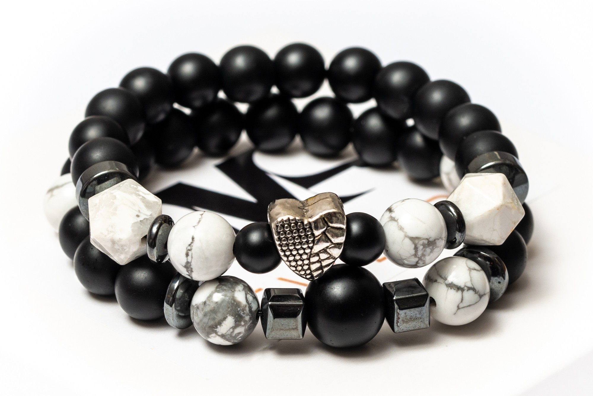 

Парные красивые браслеты DMS Jewelry с металлическим сердцем и из натуральных камней: шунгит, гематит, кахолонг POLIGON HEART