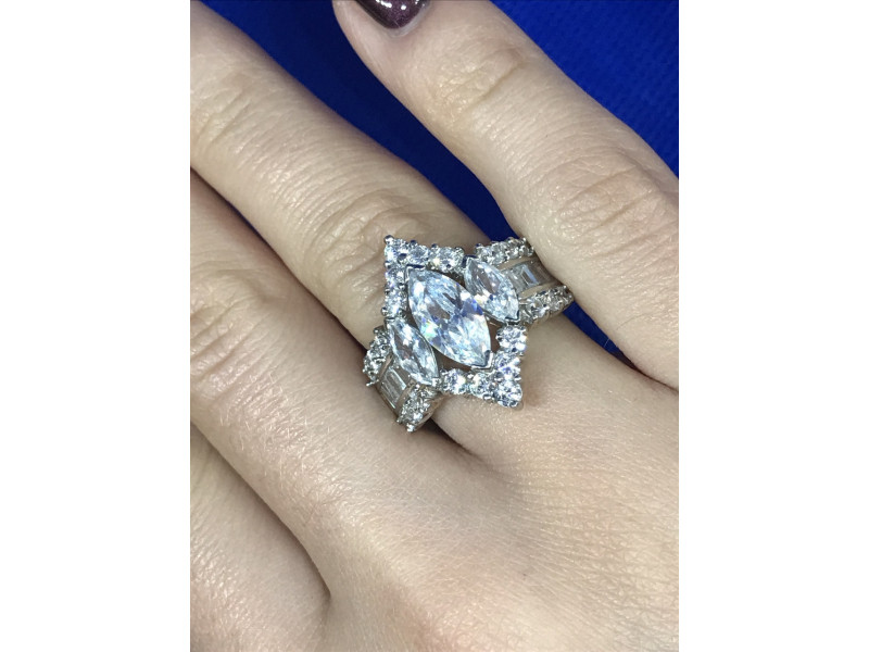 

Серебряное кольцо с фианитами Sky Jewelry 000228