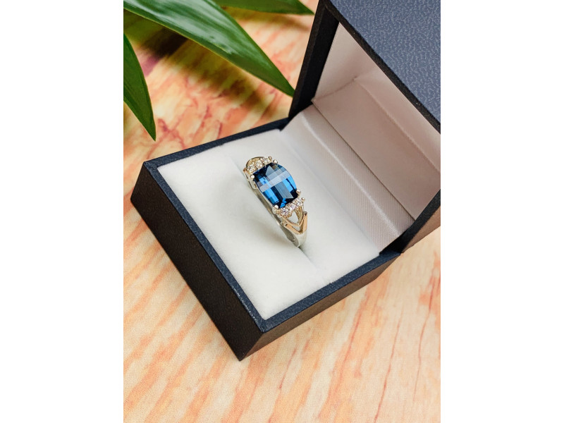 

Серебряное кольцо с камнем Шпинель Sky Jewelry 000691