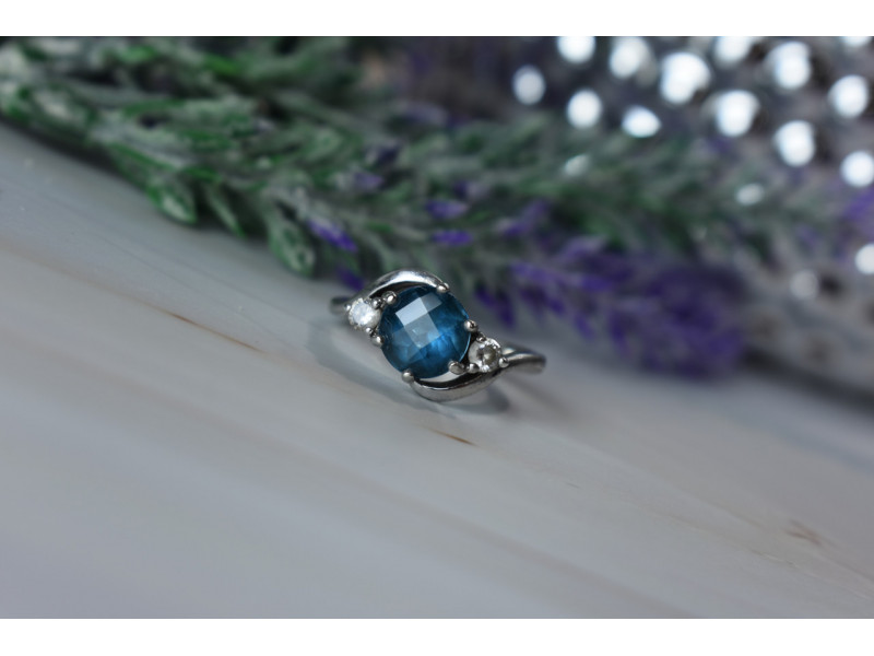

Серебряное кольцо с камнем Шпинель Sky Jewelry 001031