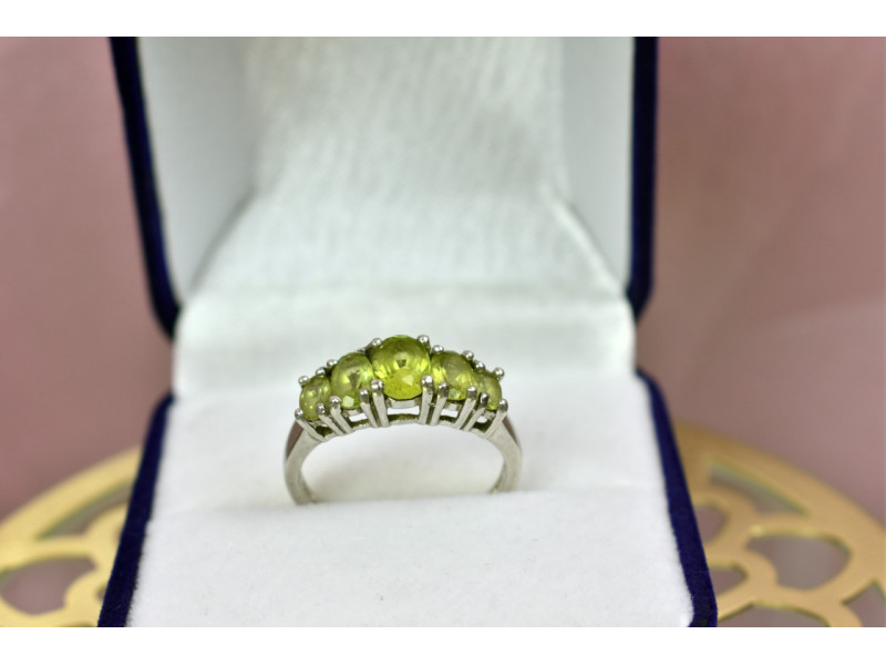 

Серебряное кольцо с перидотом Sky Jewelry 000719