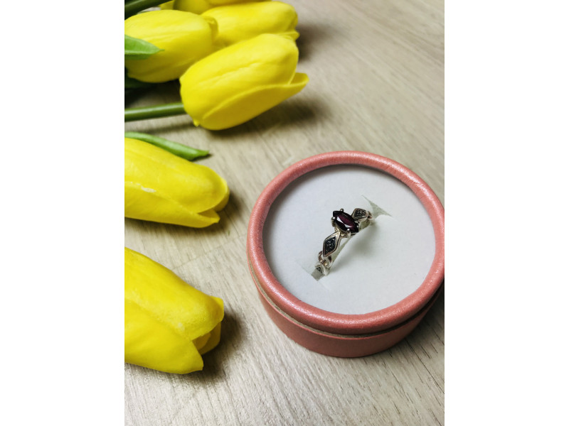 

Серебряное кольцо с камнем Альмандин Sky Jewelry 000474