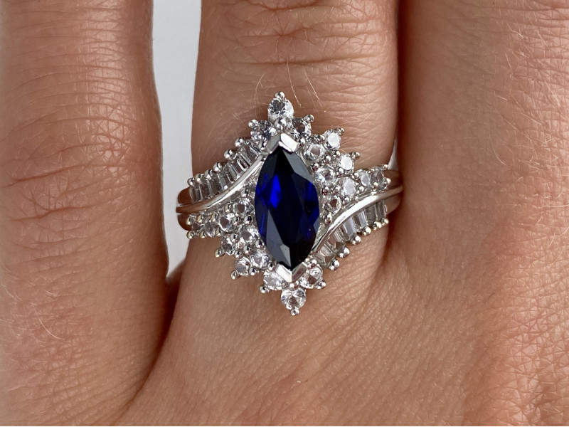 

Серебряное кольцо с сапфиром и фианитами Натуральный Sky Jewelry 000166