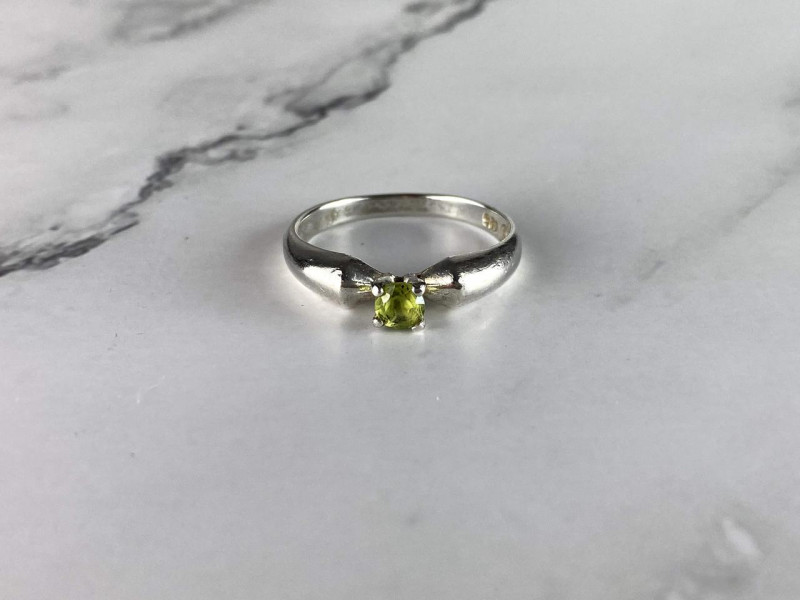 

Серебряное кольцо с камнем Тсаворит (Цаворит) Натуральный Sky Jewelry 001975