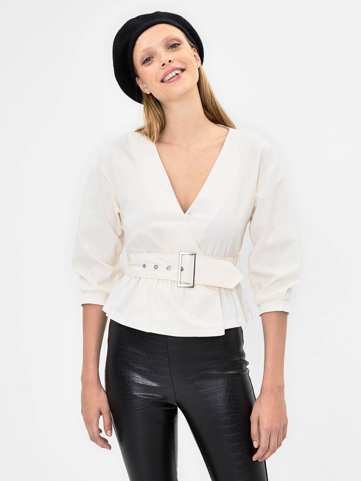 

Блуза Bershka 5820/168/712-ABAK XS Молочная