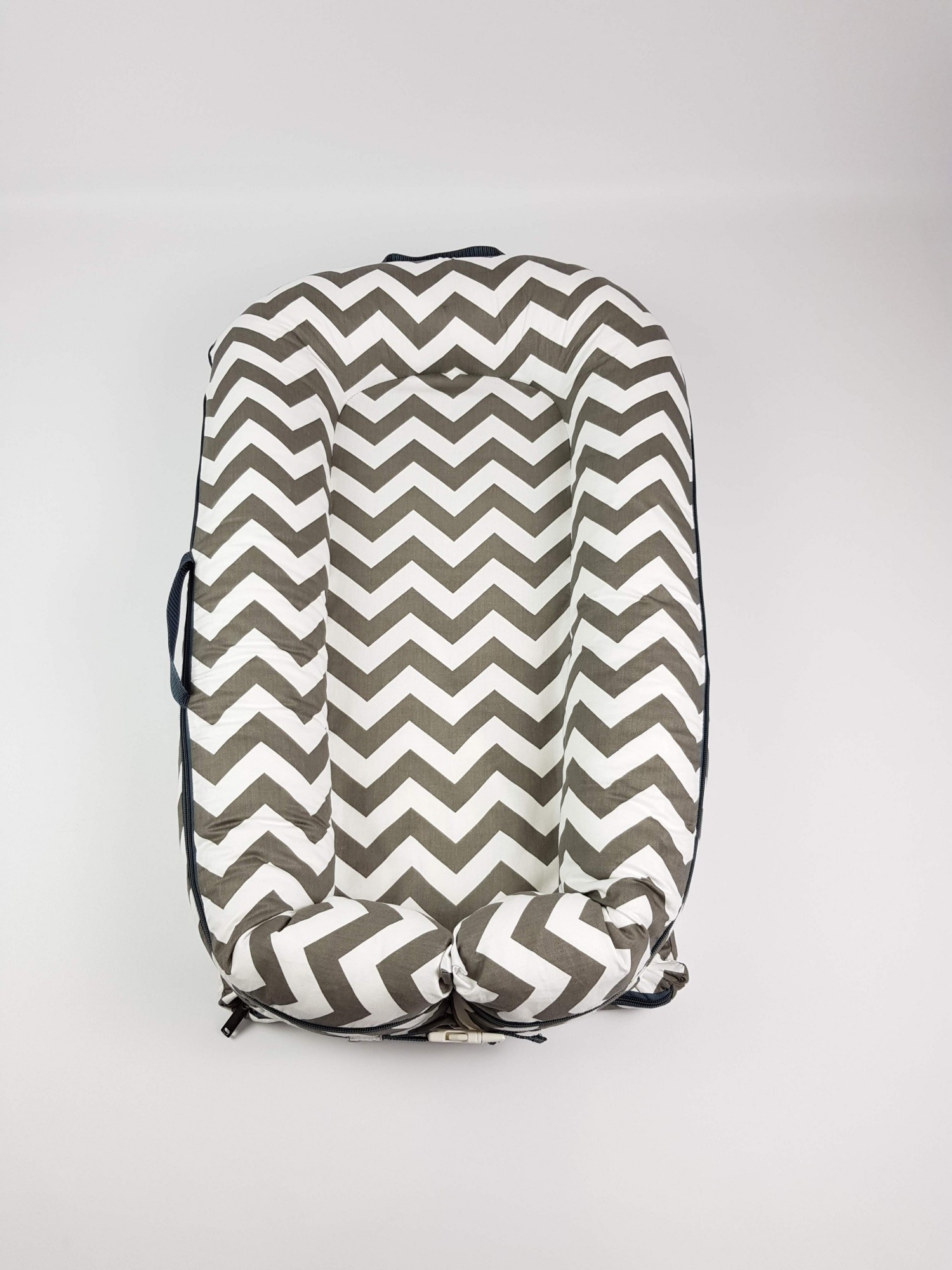 

Кокон-гнёздышко для новорожденного со съемным чехлом SD Studio Premium Зигзаг серый