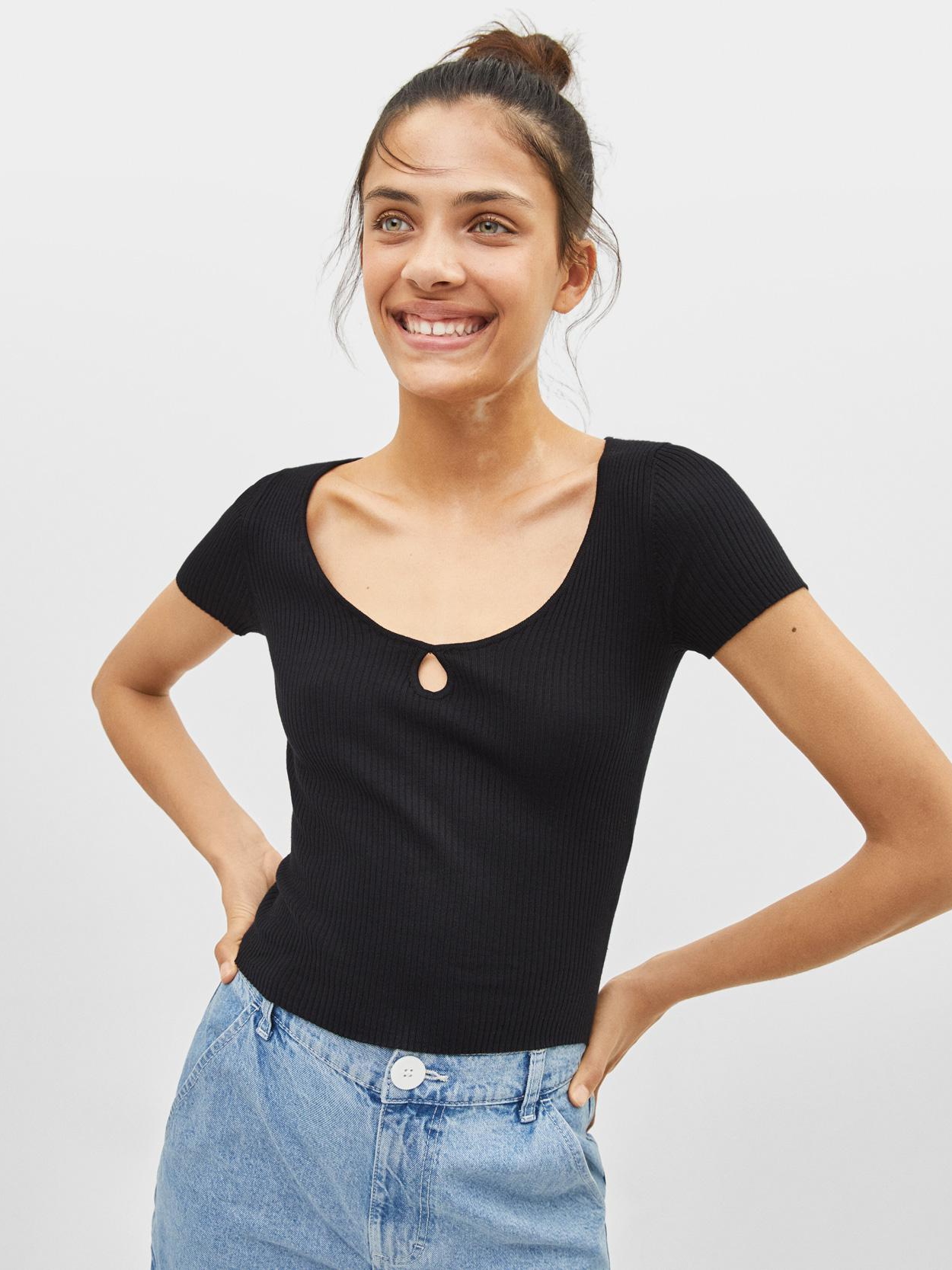 

Футболка Bershka 2012/623/800-AAAD S Черная