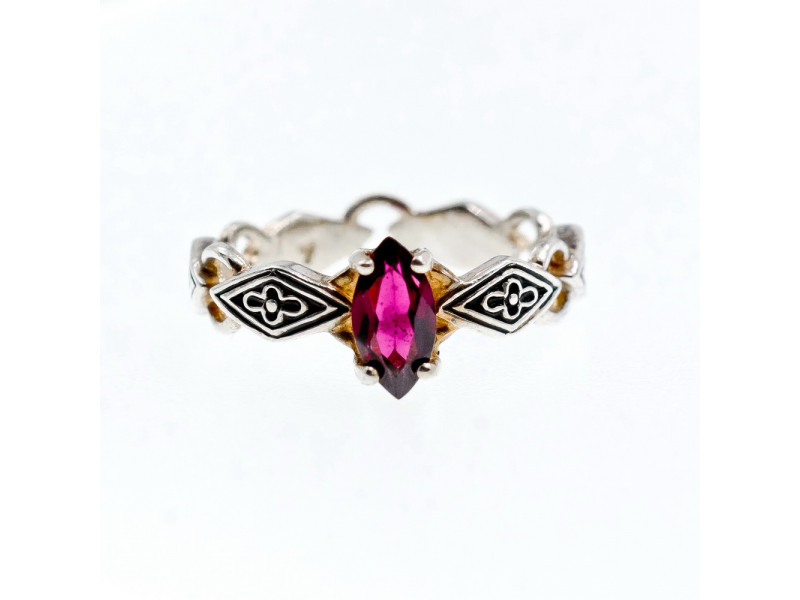 

Серебряное кольцо с альмандином Маркиз Натуральный Sky Jewelry 002914