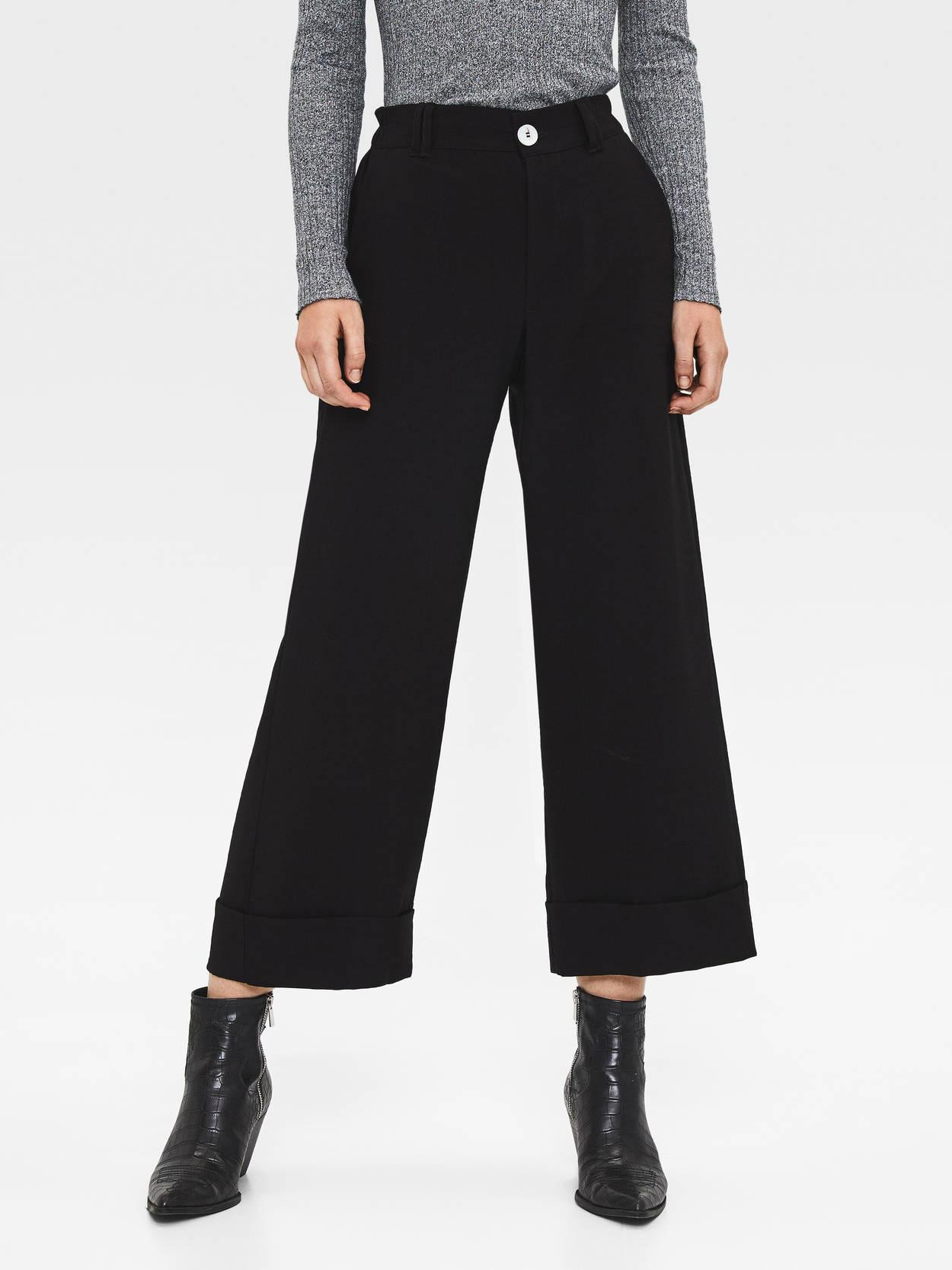 

Брюки Bershka 5082/168/800-AAAD M Черные
