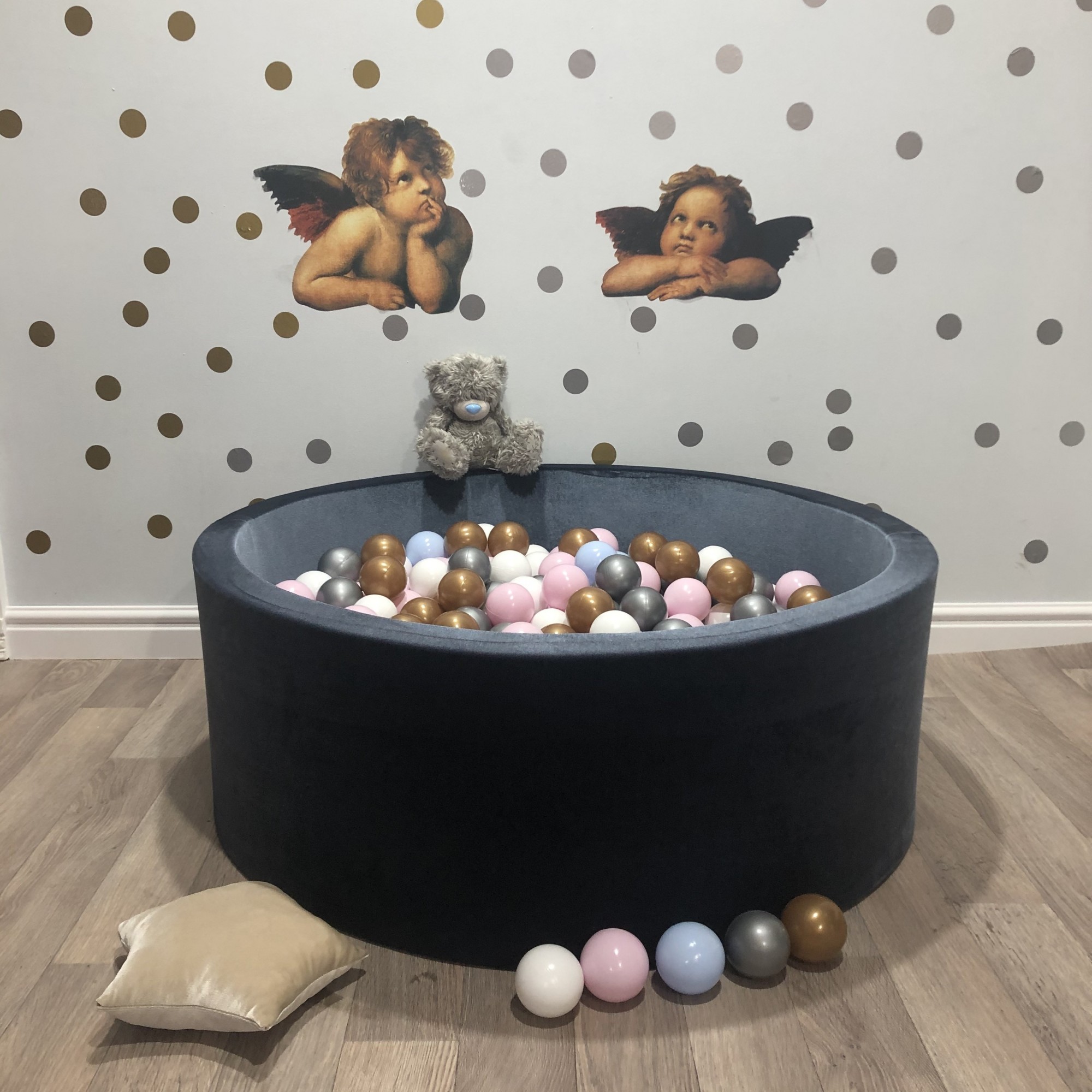 

Детский Сухой бассейн с шариками Maikinbaby круг 130х40х6 см и 400 шт шаров Бархат Темно-серый (арт.М130-134)