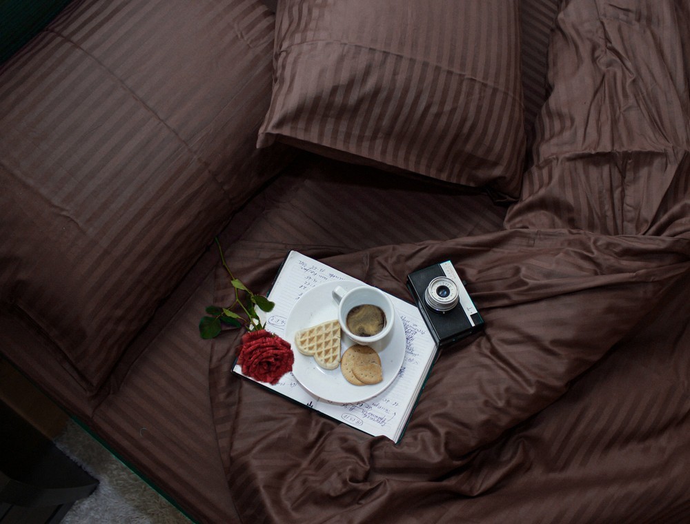 

Комплект постельного белья Без бренда Сатин-страйп Lux 150х215х2 Chocolate