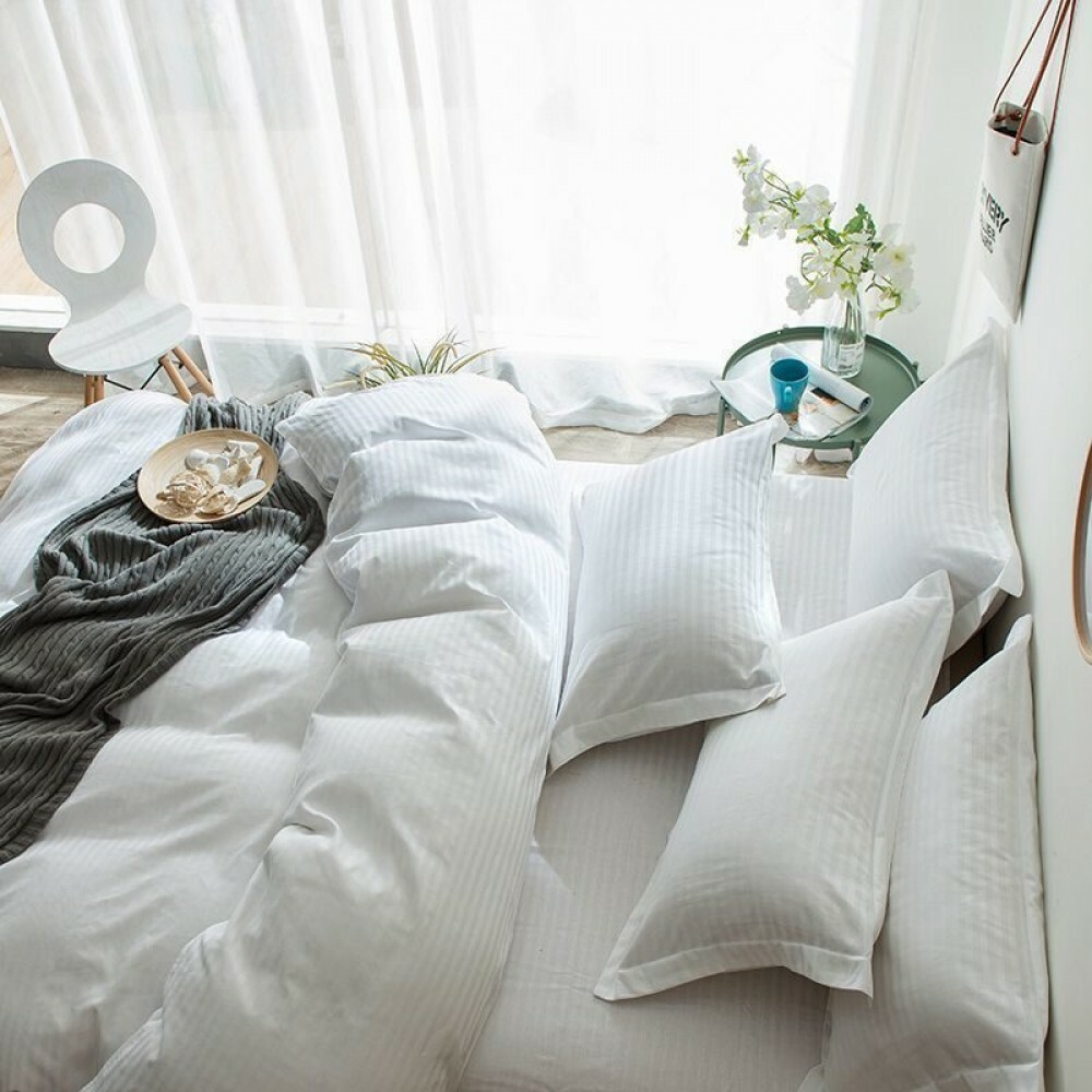 

Комплект постельного белья Без бренда Сатин-страйп Lux 180х215 White