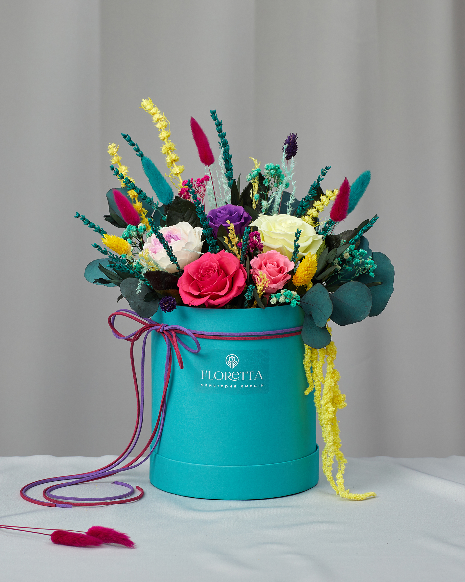 

Букет «Сансара» в шляпной коробке из стабилизированных цветов XS