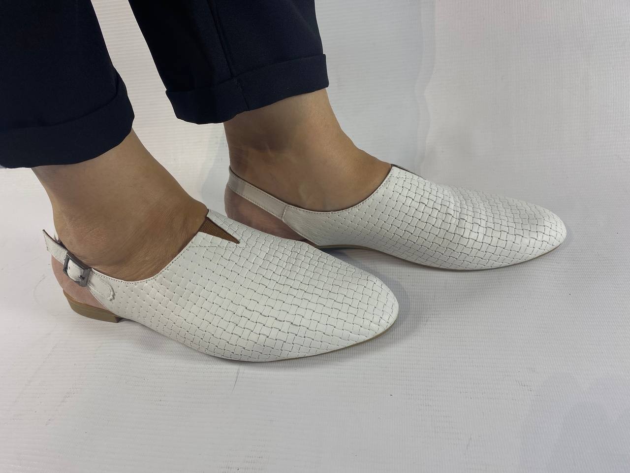 

Сабо женские из натуральной кожи Estyle 5622 39 Белый