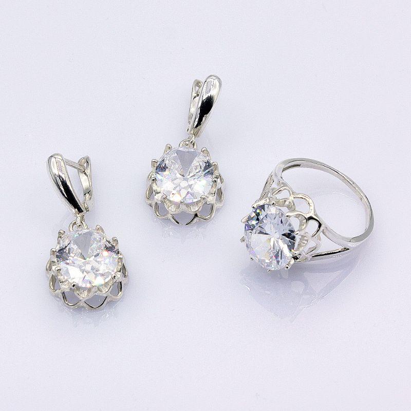 

Серебряное кольцо и серьги с овальным камнем 16,5 р