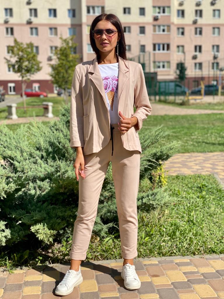 

Женский костюм с пиджаком из трикотажа 2-нитка Poliit 7195 бежевый, Женский костюм с пиджаком из трикотажа 2-нитка Poliit 7195 бежевый 40