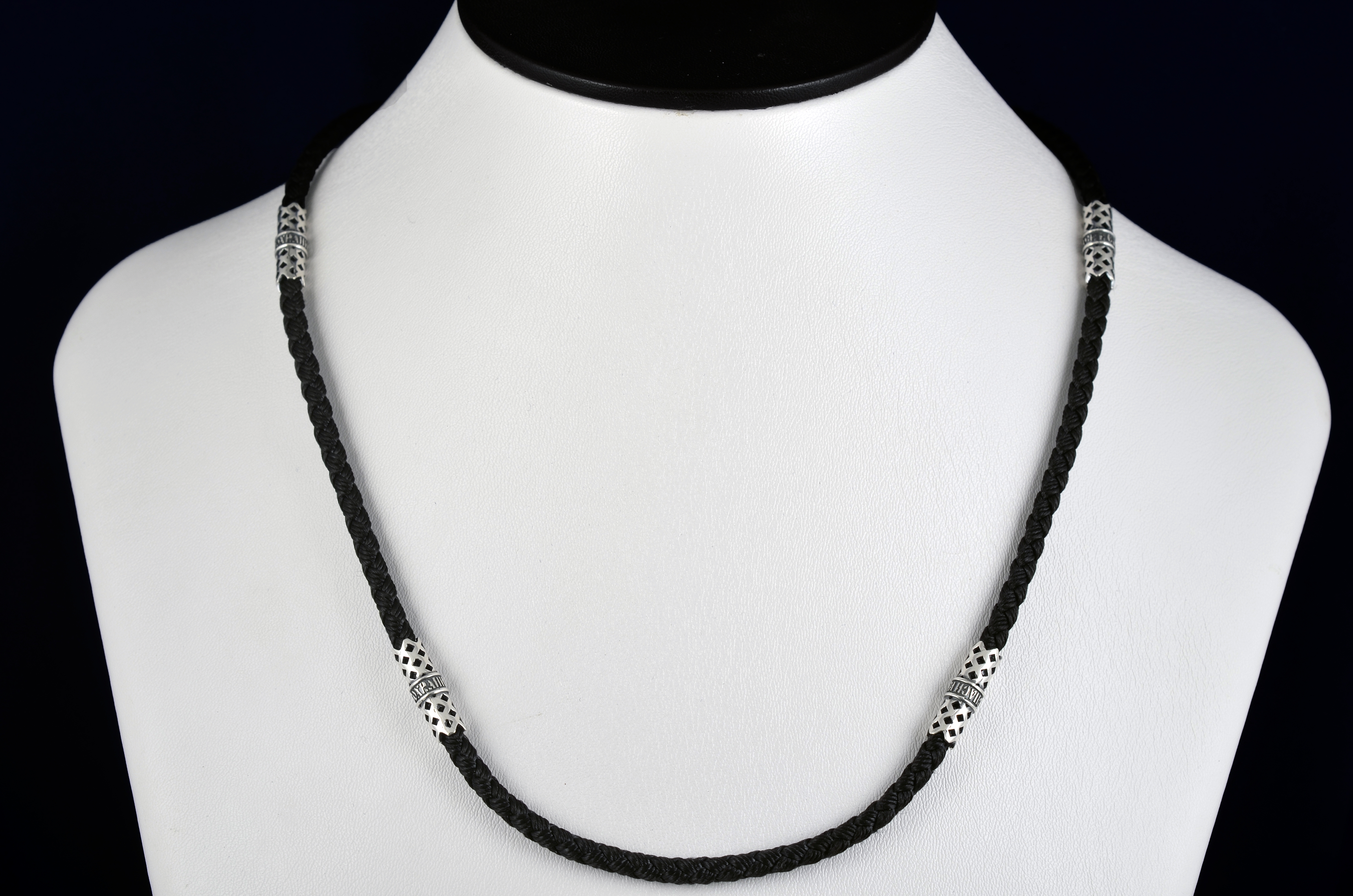 

Серебряный шнурок со вставками Meridian 925 пробы в чернении 70 размер (845/4с700)