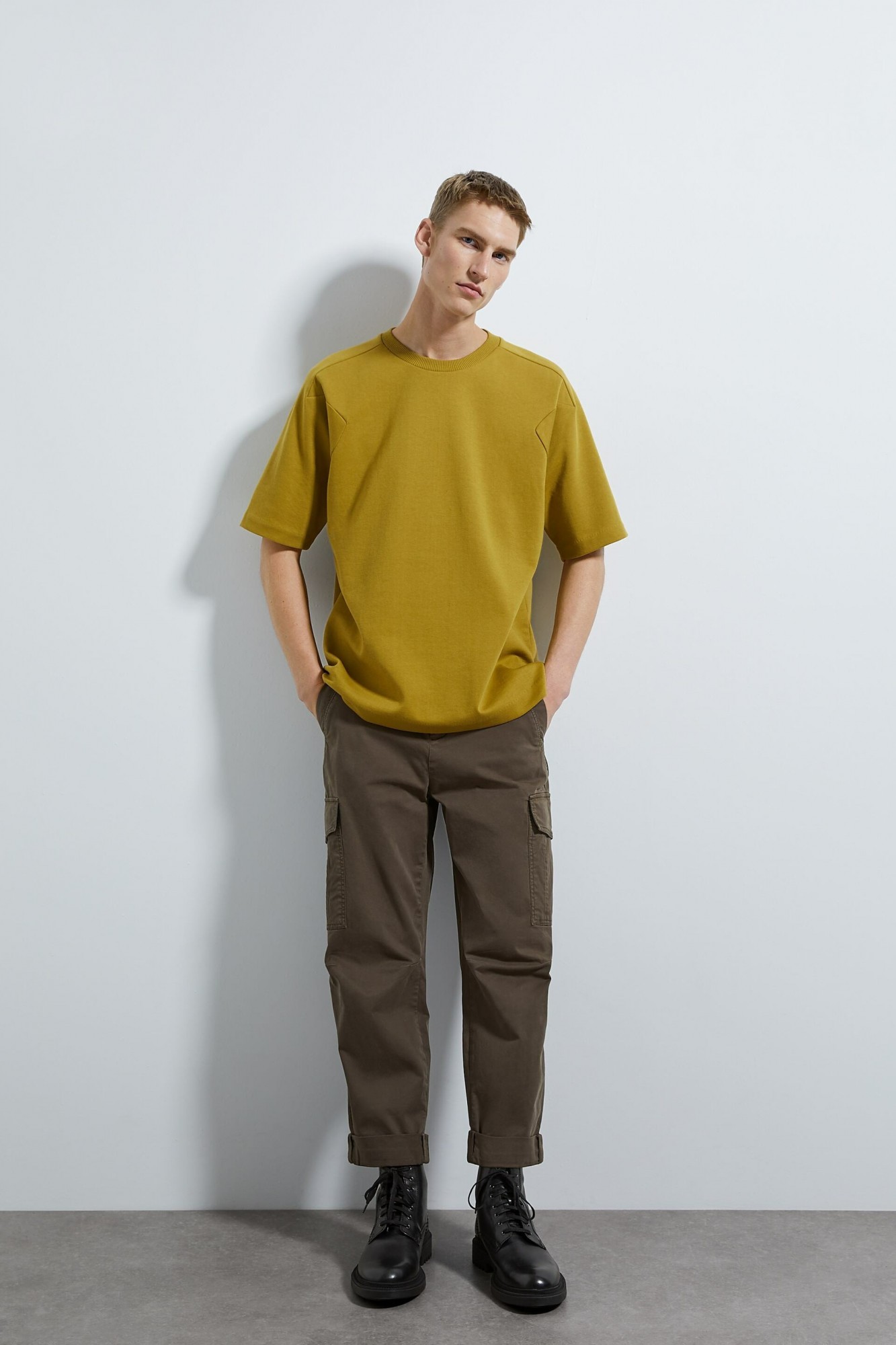 

Футболка Zara оливковая однотонная S (4087 344 515)