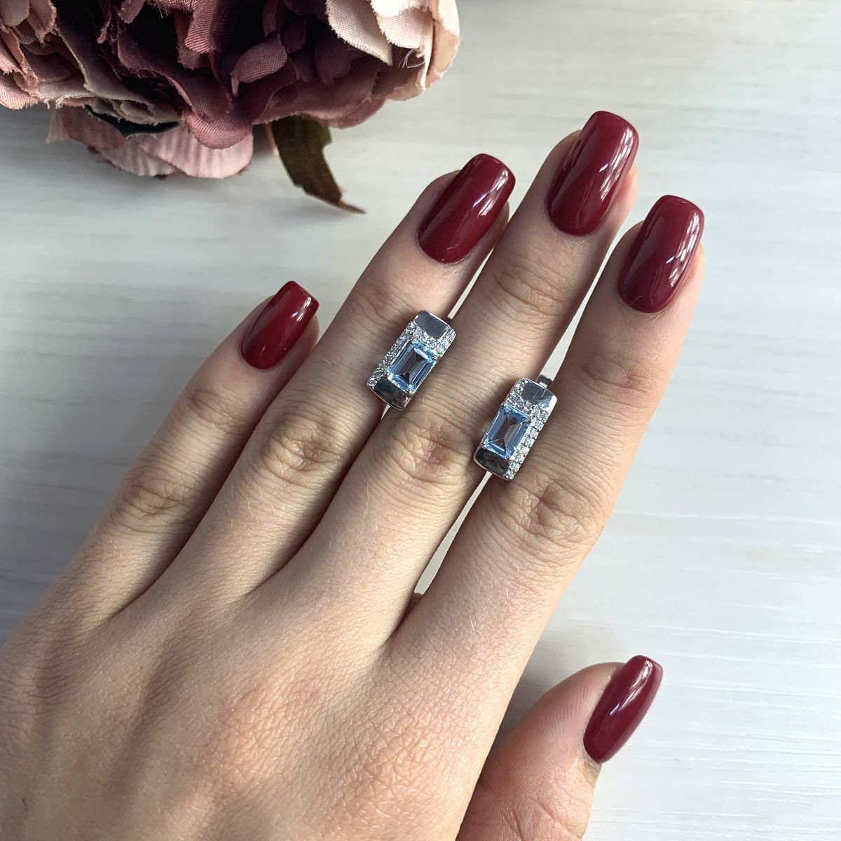 

Серебряные серьги SilverLine с натуральным топазом