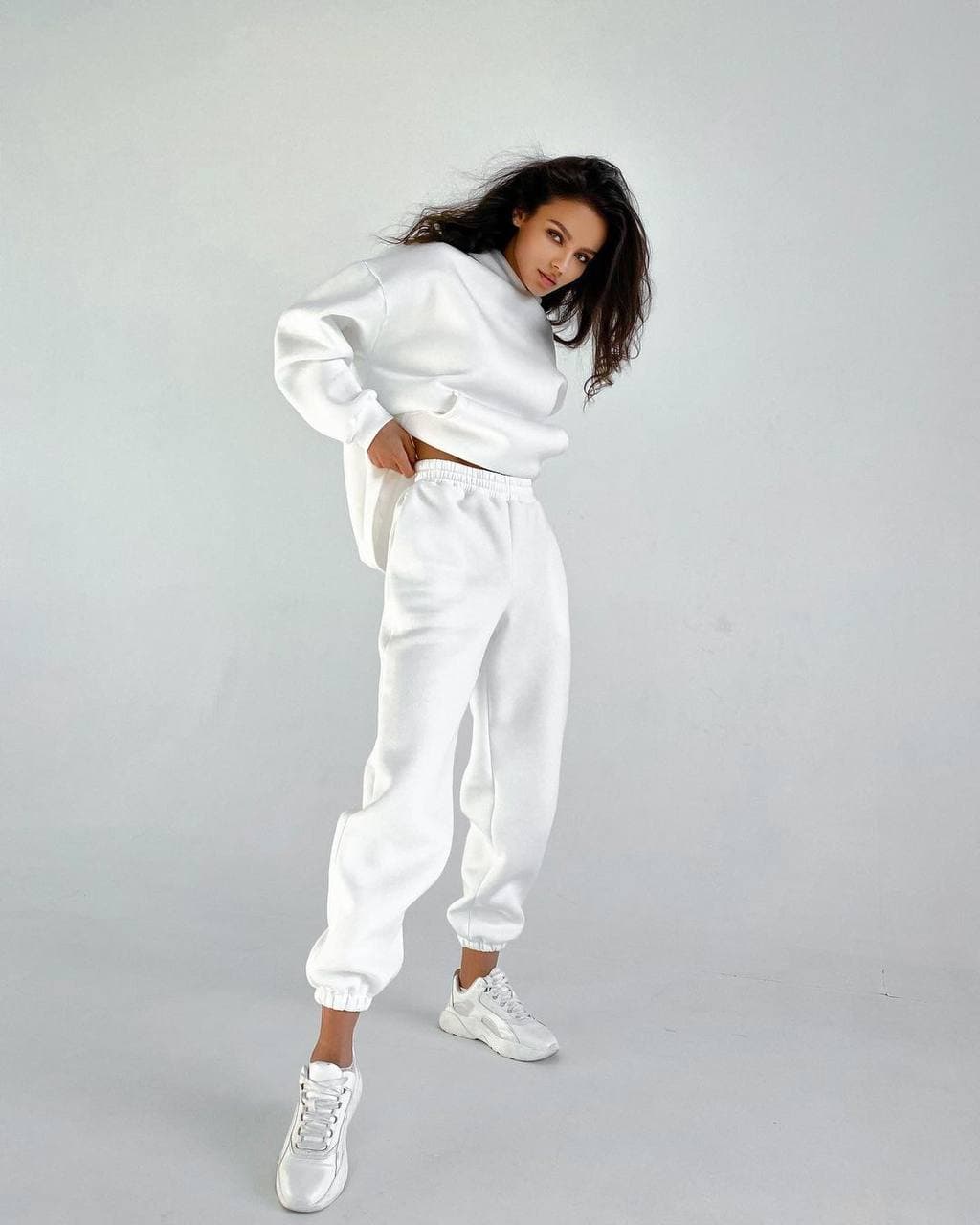 

Fashions • Костюм женскии спортивныи Хлоя Fashions  белый (№10618, Fashions • Костюм женскии спортивныи Хлоя Fashions XL белый (№10618)
