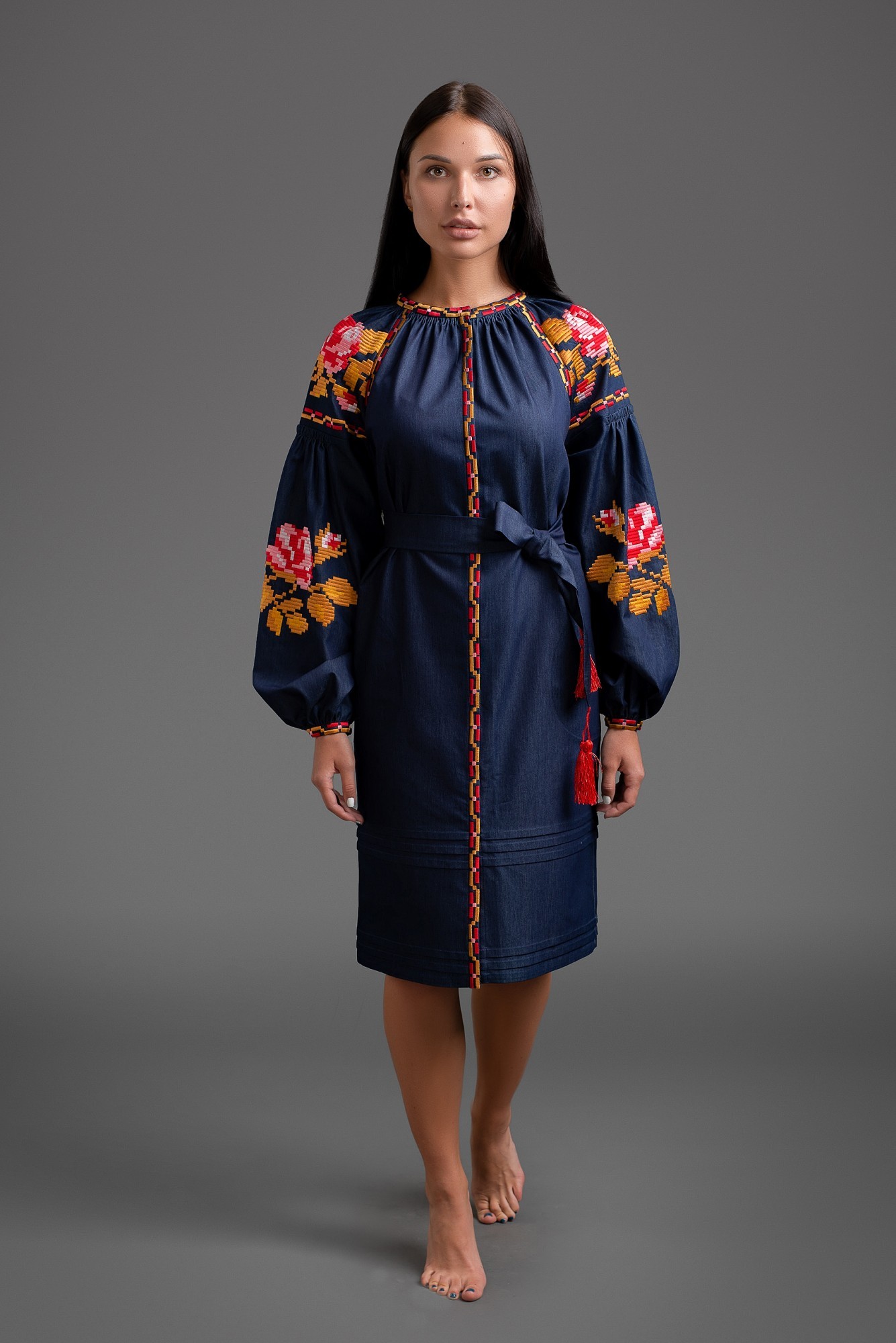 

Вышитое джинсовое платье Folk Fashion "Три троянди" XXL синее