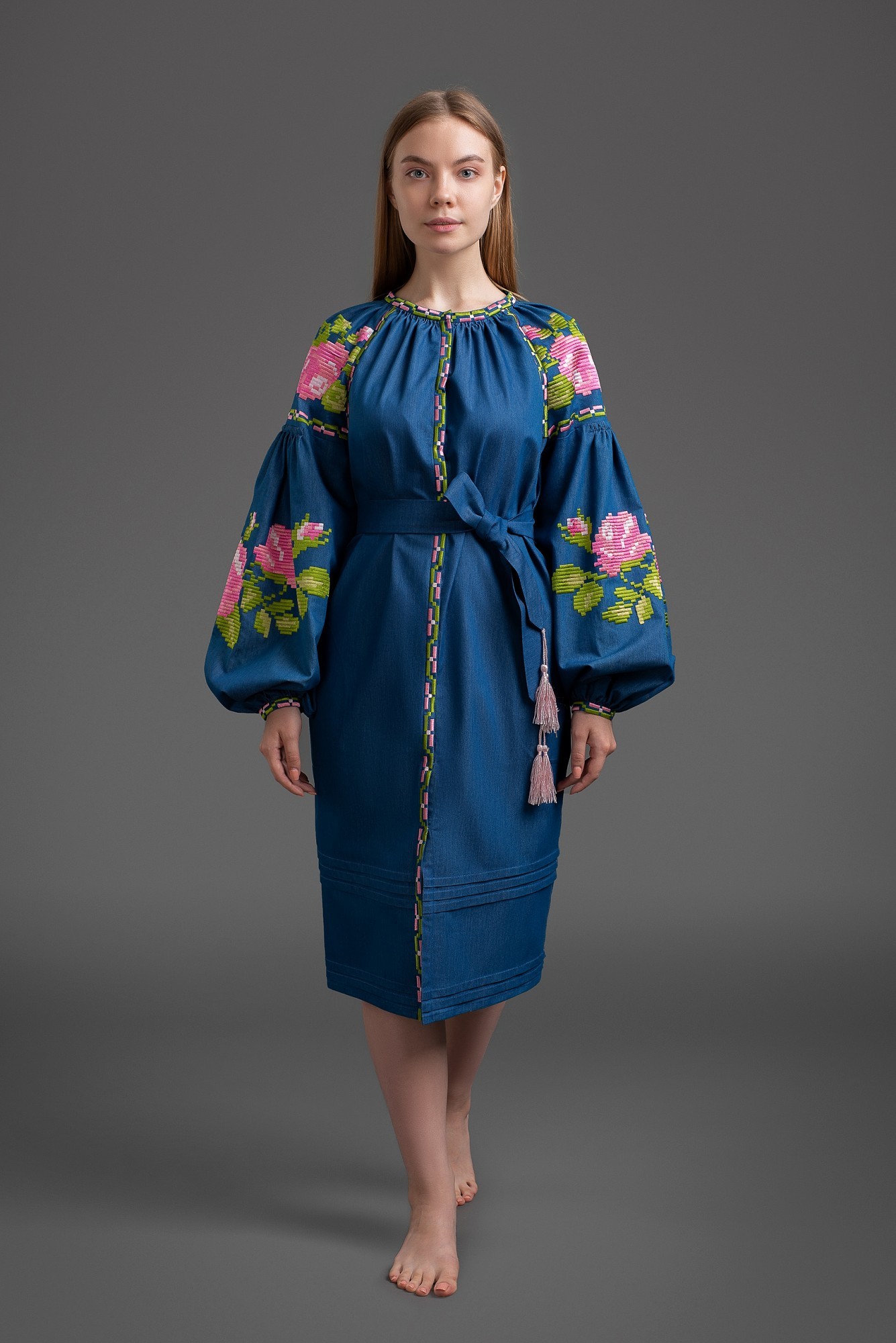

Вышитое джинсовое платье Folk Fashion "Три Тоянди" XXL синее