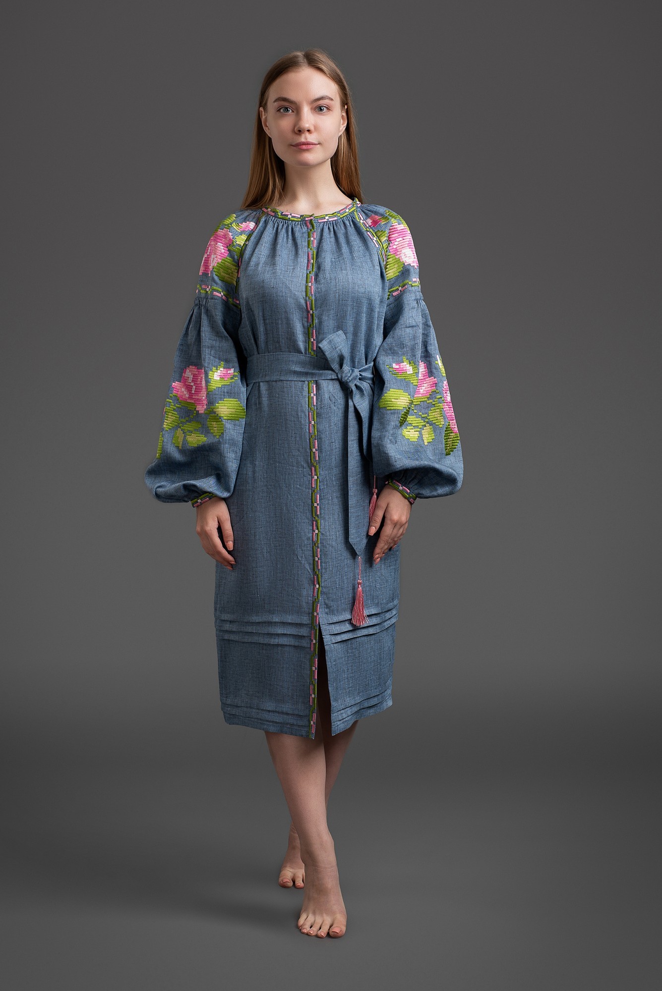 

Вышитое льняное платье Folk Fashion "Три троянди" XXL голубое