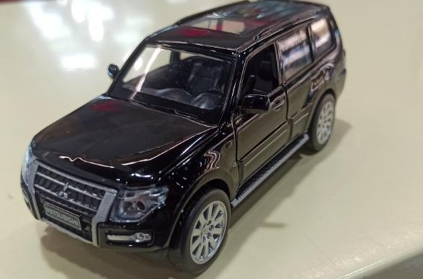 

Инерционная модель Mitsubishi Pajero 1/32 автопром 68463