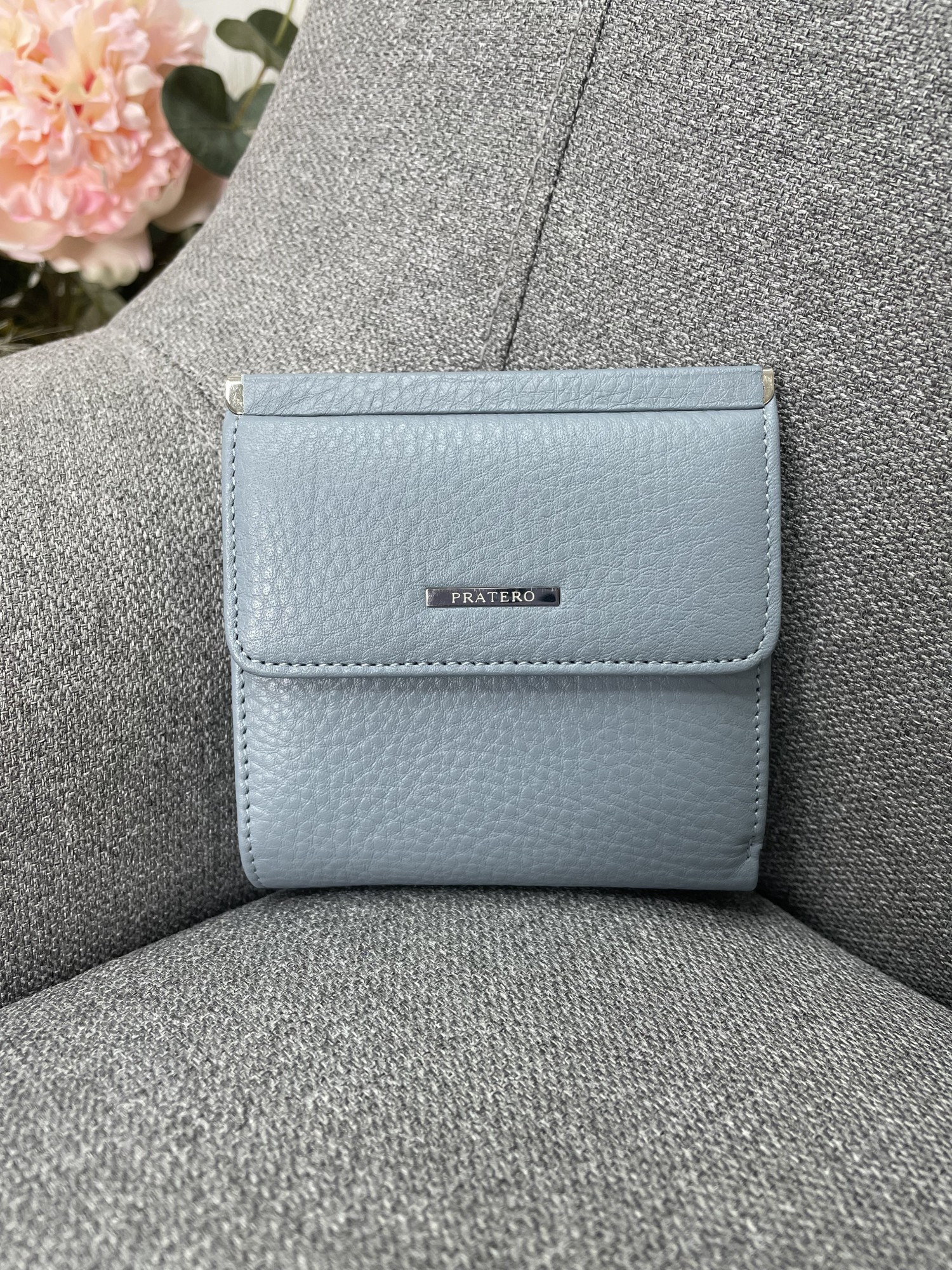 

Кошелёк женский кожаный 9 9 2 см. Magicbag Голубой