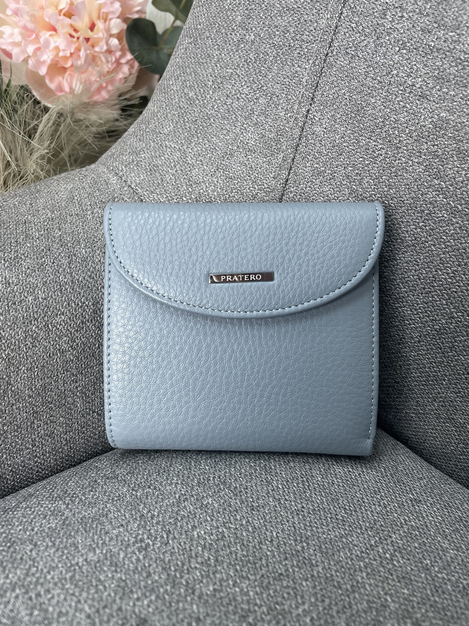

Кошелёк женский кожаный 9 10 2 см. Magicbag Голубой