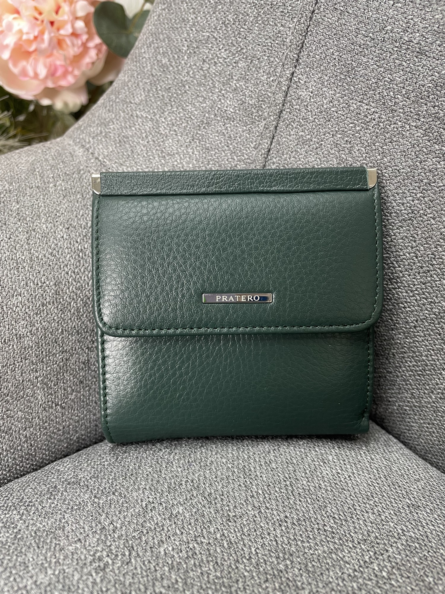 

Кошелёк женский кожаный 9 9 2 см. Magicbag Зеленый