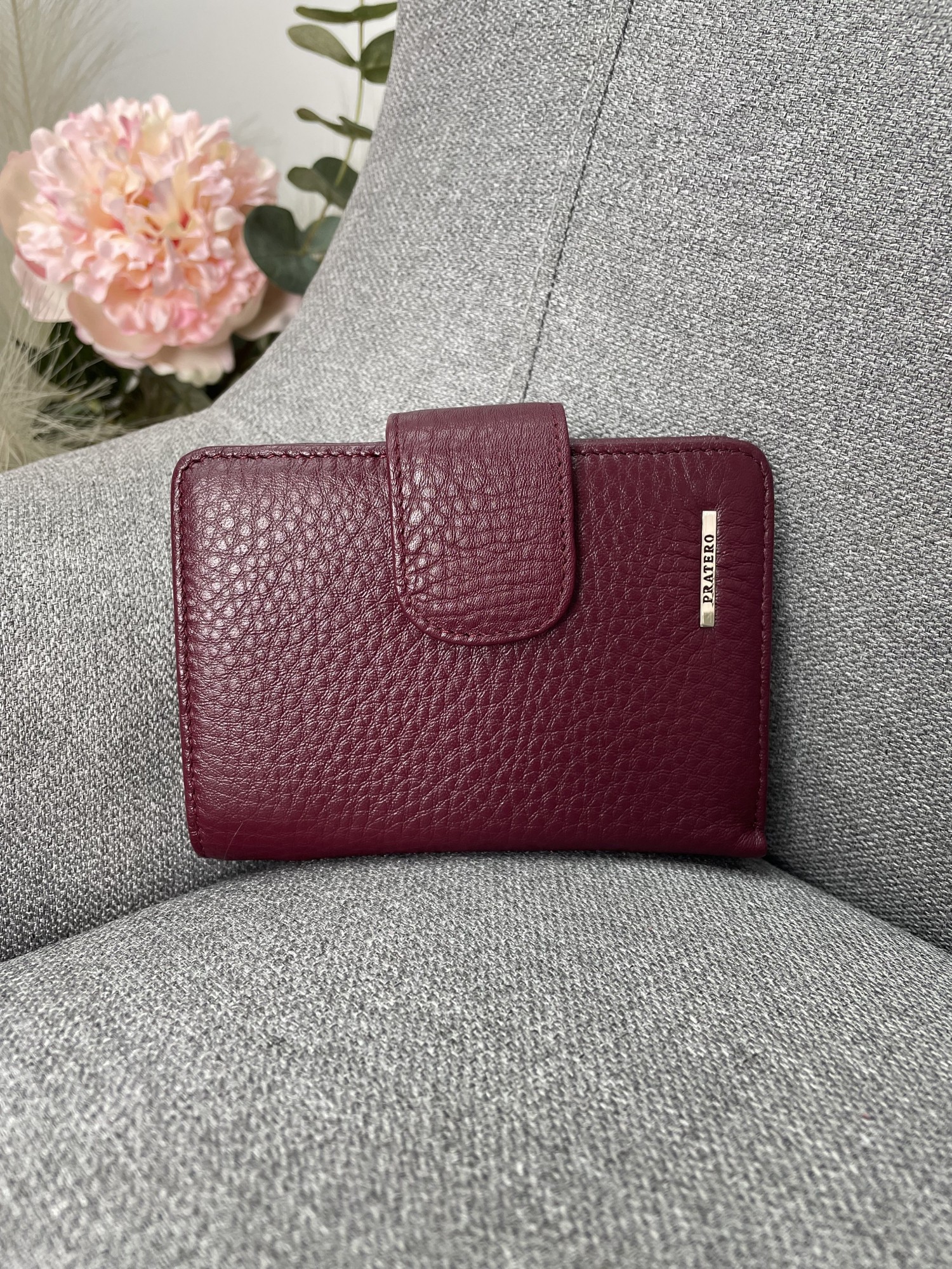 

Кошелёк женский кожаный 9 13 2 см. Magicbag Бордовый